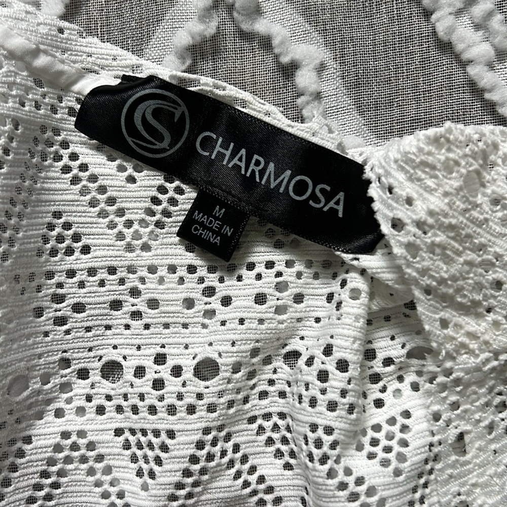 Medium Charmosa white lace looking coverup. A293 - Picture 2 of 3